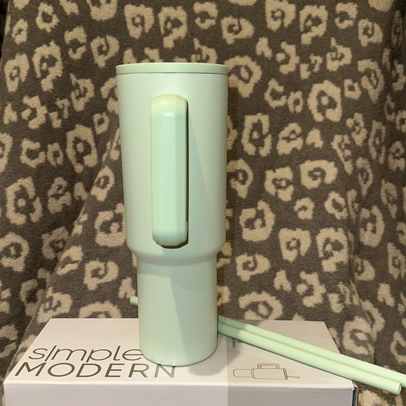 Simple Modern TREK 40oz Tumbler in Retro Mint 😍 New & Never Used 😍 - Picture 5 of 17